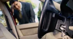 Abertura de porta de carro em goiania