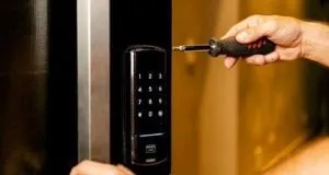 Serviços de instalação de fehcaduras digitais em Goiânia